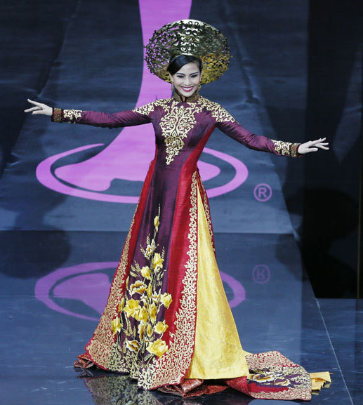 Ministry of Culture, Sport and Tourism Portal - Fashion - Vietnamese ao dai  is highly appreciated at Miss Universe contest